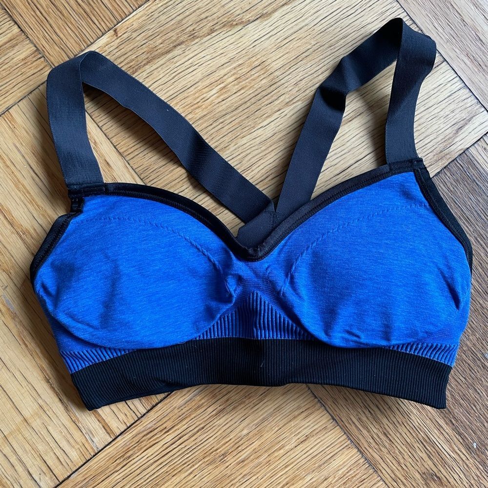 Lululemon Hold Your Om Bra, Heathered Harbor Blue, Size 4, EUC